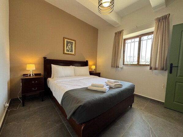 1 bedroom, iron/ironing board, travel cot, free WiFi