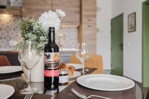 Dining - Experience the pinnacle of luxury in our newly designed two-bedroom apartment in Mellieha square (Il-Mellieħa)