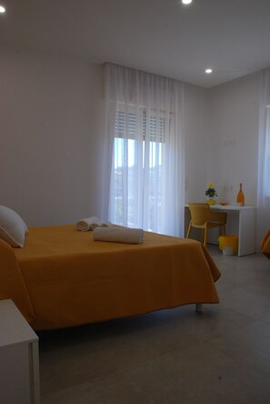 2 bedrooms, iron/ironing board, travel cot, WiFi