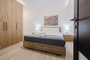 2 bedrooms, iron/ironing board, travel crib, free WiFi