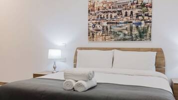 2 habitaciones, tabla de planchar con plancha y cuna de viaje