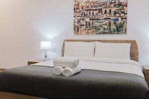 2 bedrooms, iron/ironing board, travel cot, free WiFi - Kick back and relax in this newly built breathtaking views of Xemxija (San Pawl il-Baħar)