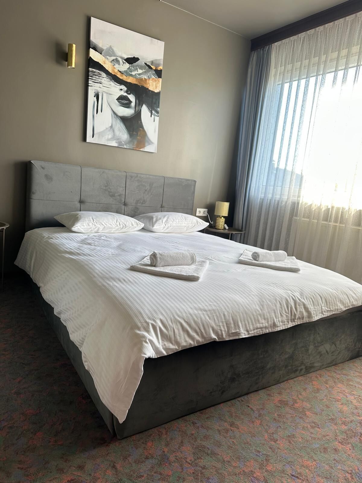 Escrivaninha, espaço de trabalho para notebook