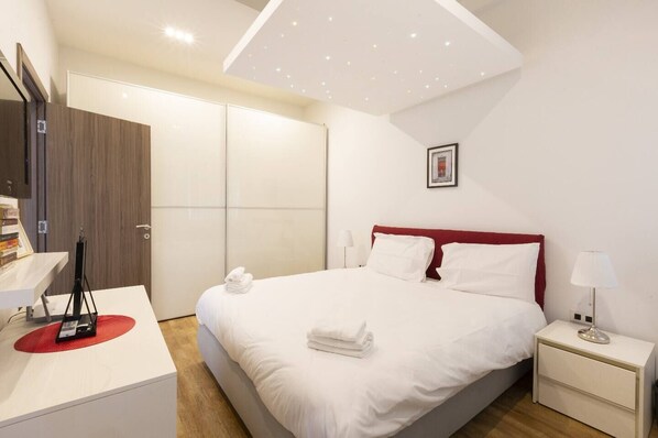 3 bedrooms, iron/ironing board, travel crib, free WiFi