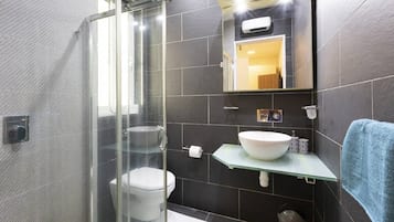 Hair dryer, towels
