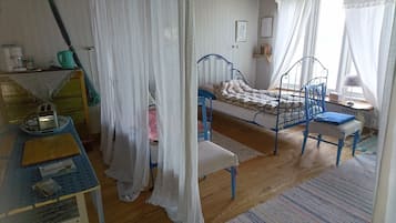 3 dormitoris, planxa i posts de planxar i roba de llit