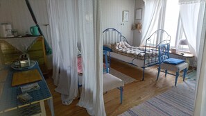 3 bedrooms, iron/ironing board, bed sheets - Offer of recreational rental of rooms northern Roslagen. (Stockholms län)