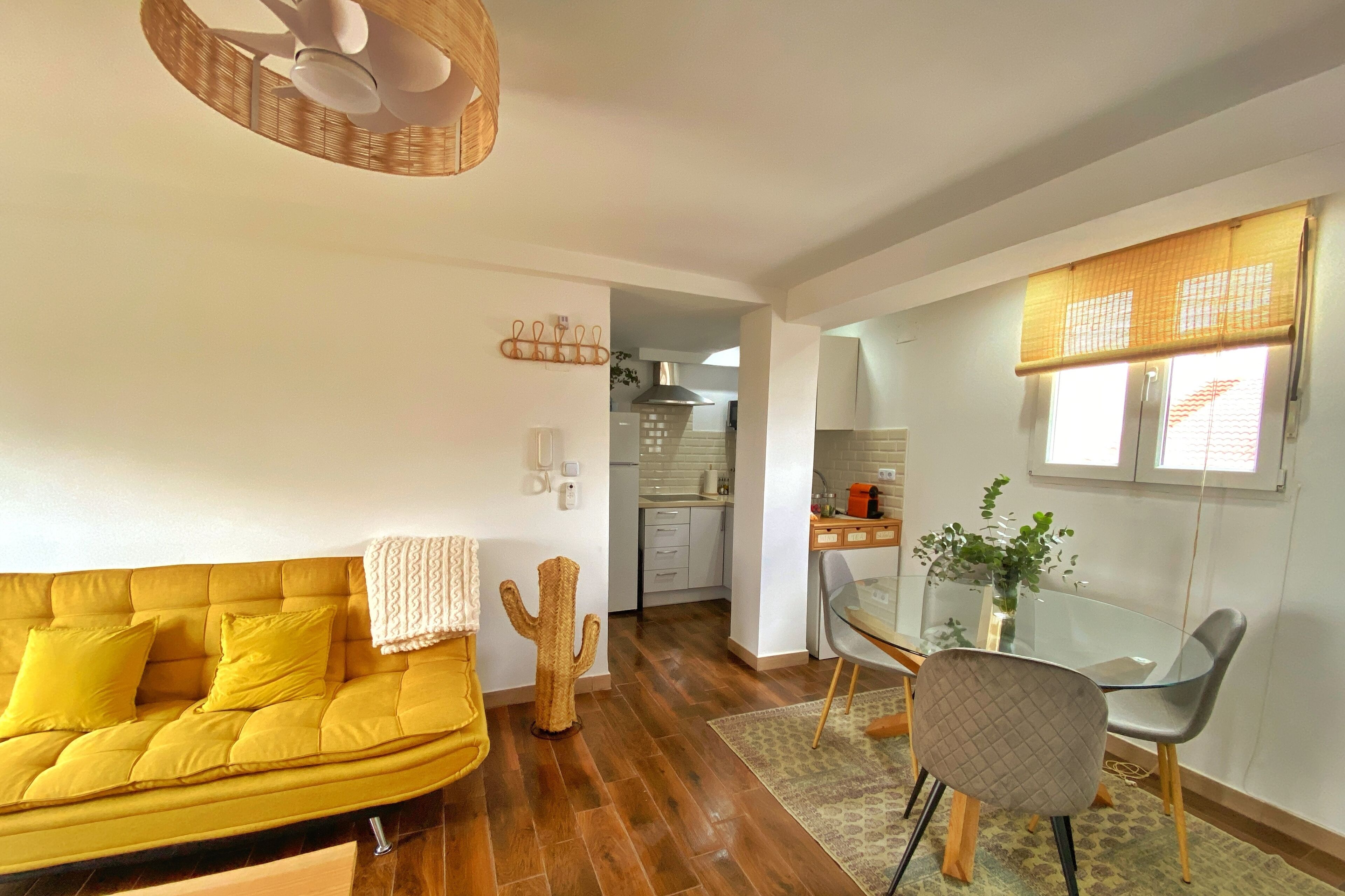 Smart-tv, boeken en een stereo