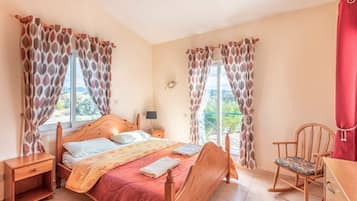 2 slaapkamers, een strijkplank/strijkijzer, gratis wifi, beddengoed