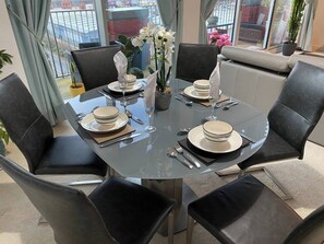 Appartement, 3 chambres, balcon, vue jardin | Restauration