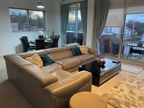 Apartment, 3 Bedrooms, Balcony, Garden View | Living area