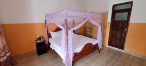 Classic Double Room, Garden View - Kamengo cottages (Fort Portal)