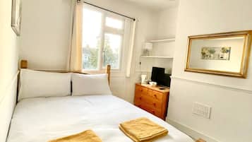 6 quartos, ferros/tábuas de passar roupa, Wi-Fi, roupa de cama