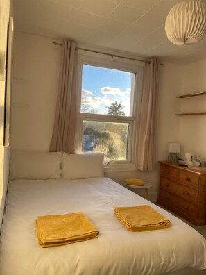 6 habitaciones, tabla de planchar con plancha, wifi y ropa de cama 