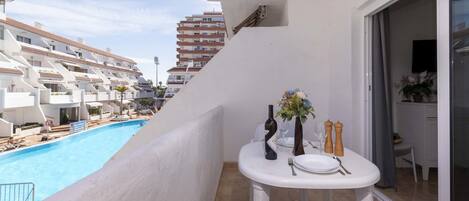 تناول الطعام بالخارج