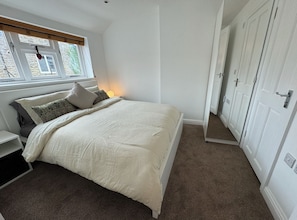 2 bedrooms, iron/ironing board, free WiFi