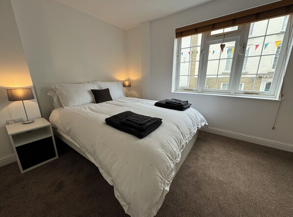 2 bedrooms, iron/ironing board, free WiFi