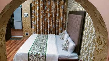 Standard Room | Desk