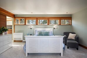 Iron/ironing board, free WiFi, bed sheets - Alpine Modern Unit #1 (Sisters)