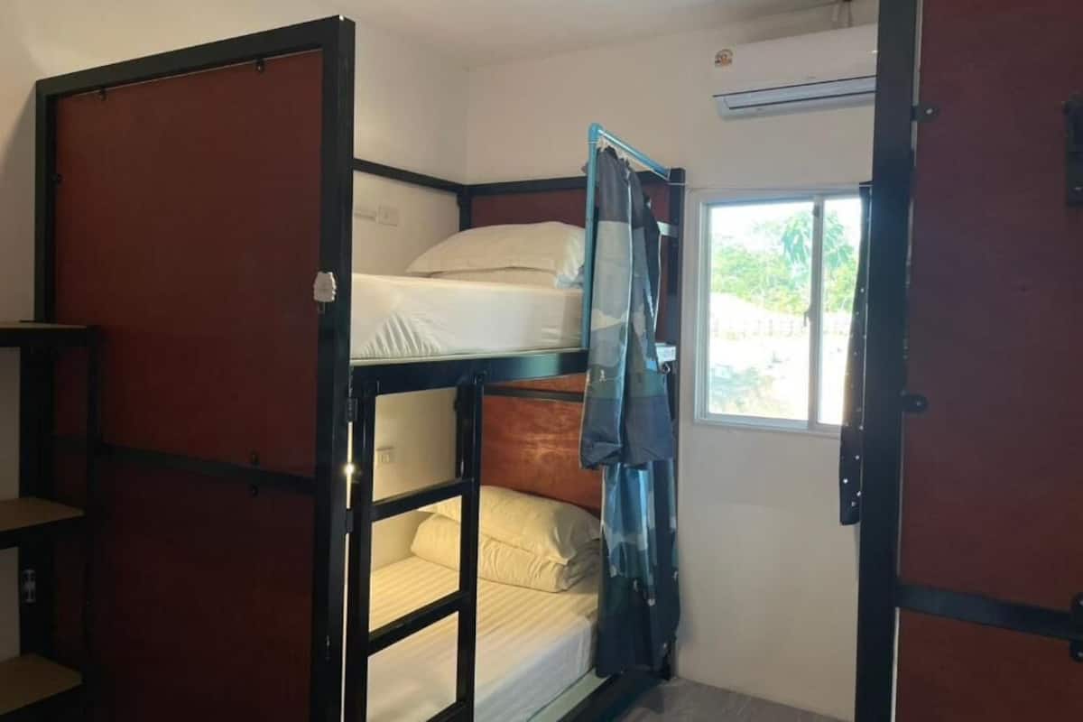 Down duvets, laptop workspace, free WiFi