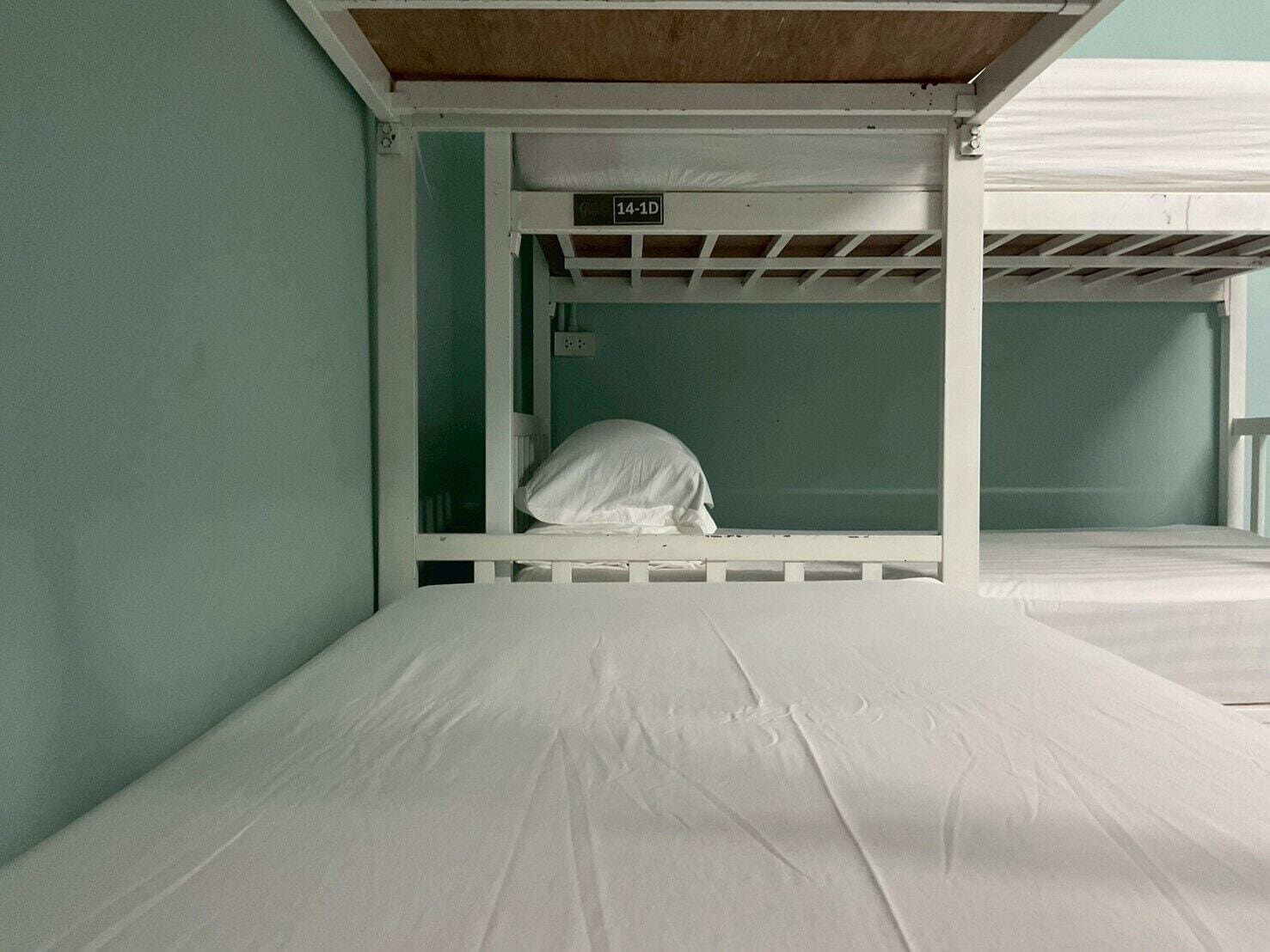 Quarto quádruplo conforto | Edredons de pluma, espaço de trabalho para notebook, Wi-Fi de cortesia