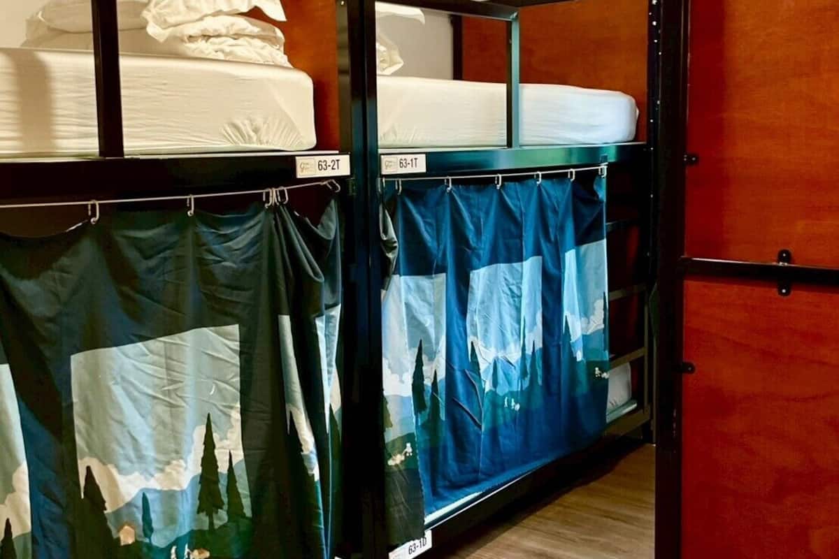 Donsdekens, een laptopwerkplek, gratis wifi