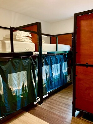 Down duvets, laptop workspace, free WiFi - Green Gen Hotel Phuket (Ratsada)