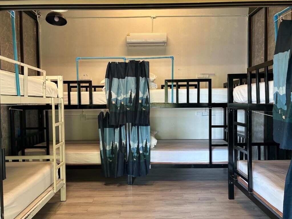 Phòng tập thể Economy, phòng tập thể nam và nữ, không hút thuốc, quang cảnh vườn | Chăn bông, khu vực làm việc phù hợp cho laptop 