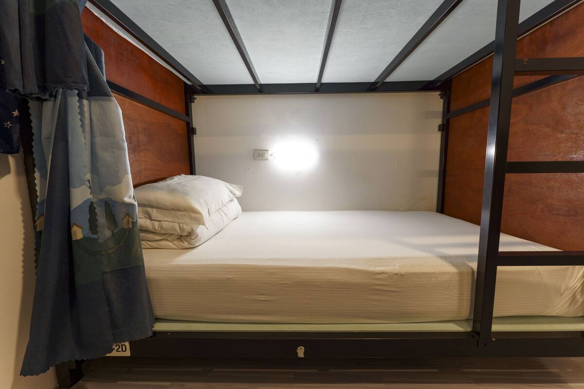 Bed in 4-bed mixed dormitory room
