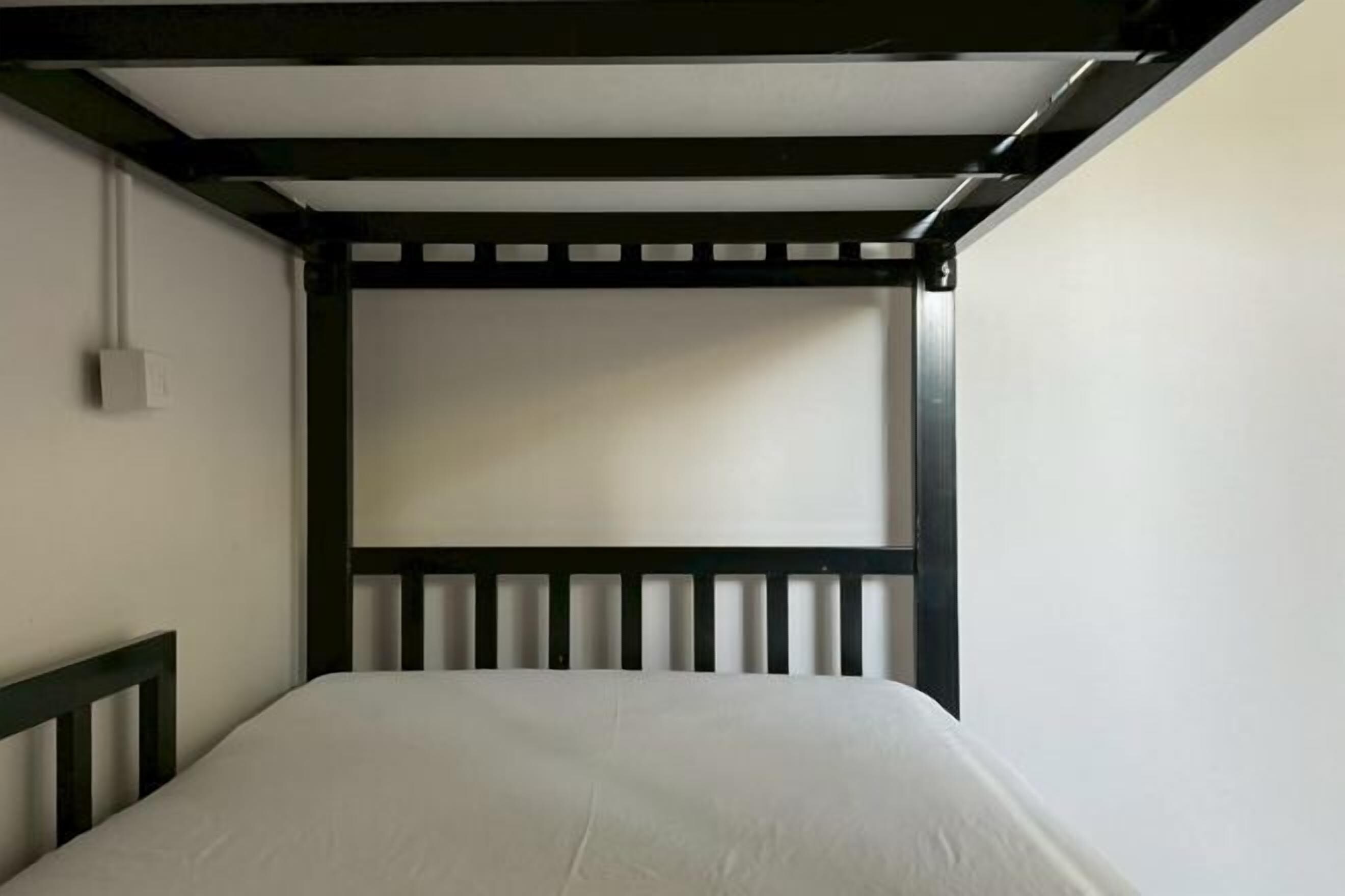 Down duvets, laptop workspace, free WiFi