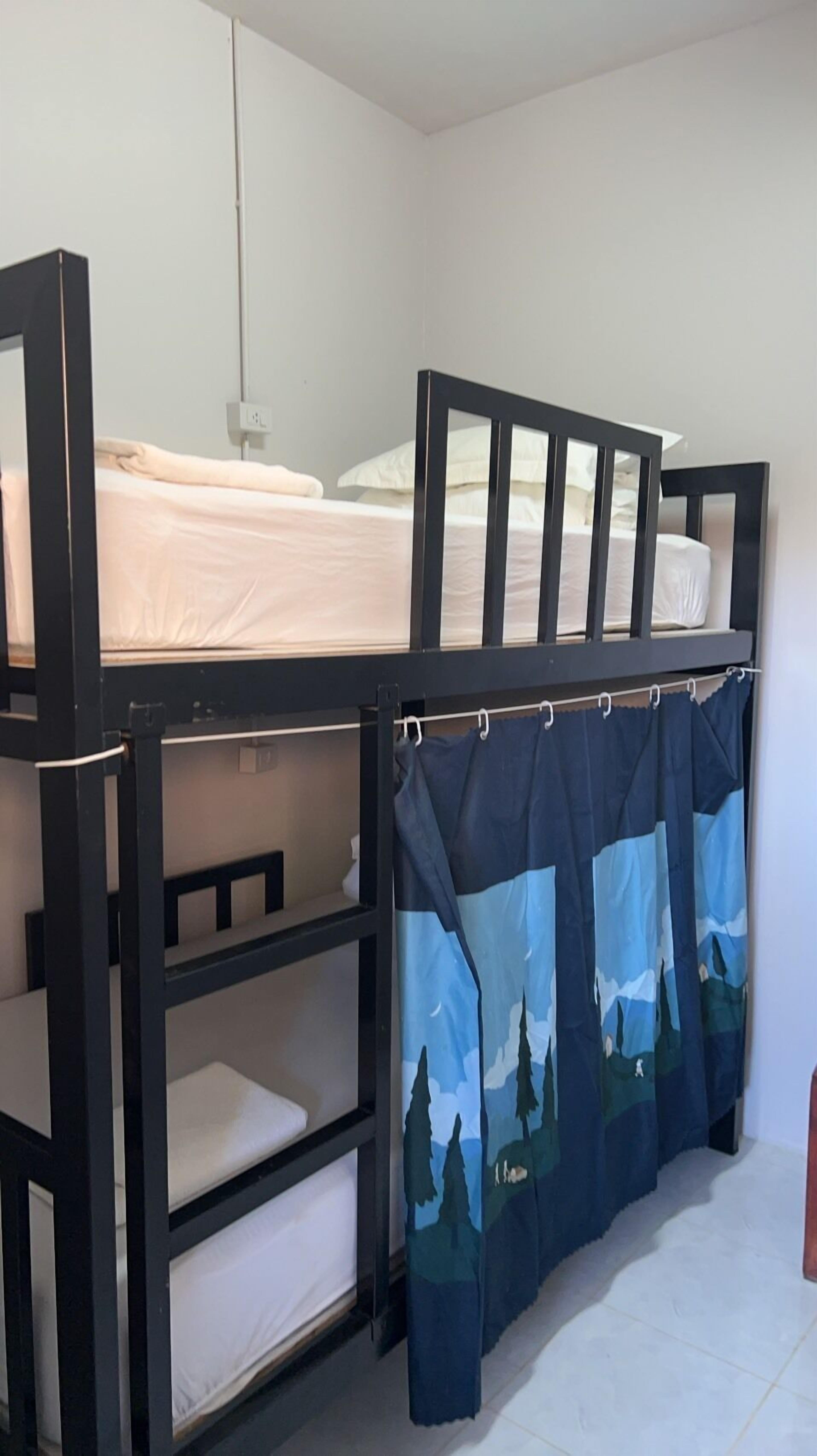 Economy Studio, Mixed Dorm, Non Smoking, Garden View