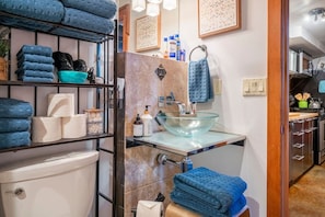 Hair dryer, towels - Pine St Loft Unit #2 (Sisters)