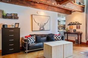 Smart TV - Pine St Loft Unit #2 (Sisters)