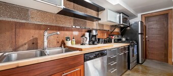 Spacious retreat for reunions, friends, family, and business