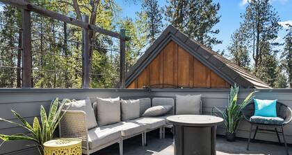 Spacious retreat for reunions, friends, family, and business