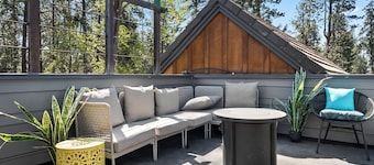 Spacious retreat for reunions, friends, family, and business