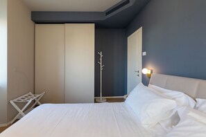 1 bedroom, free WiFi, bed sheets - Separate apartment. (Bergamo)