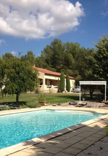 Villa on a wooded plot between vineyards and pines with private swimming pool