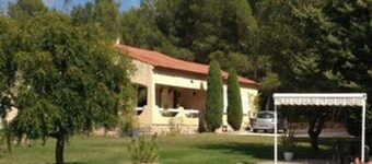 Villa on a wooded plot between vineyards and pines with private swimming pool