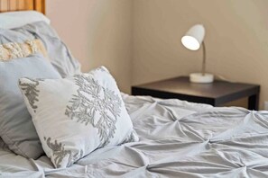 4 dormitoris, planxa i posts de planxar, wifi i roba de llit