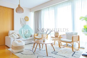 舒適公寓, 陽台, 城市景觀 | 起居區 | 電視