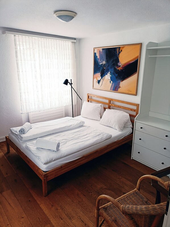 2 bedrooms, WiFi, bed sheets - Family room with private bathroom, in the heart of the old town. (Luzern)