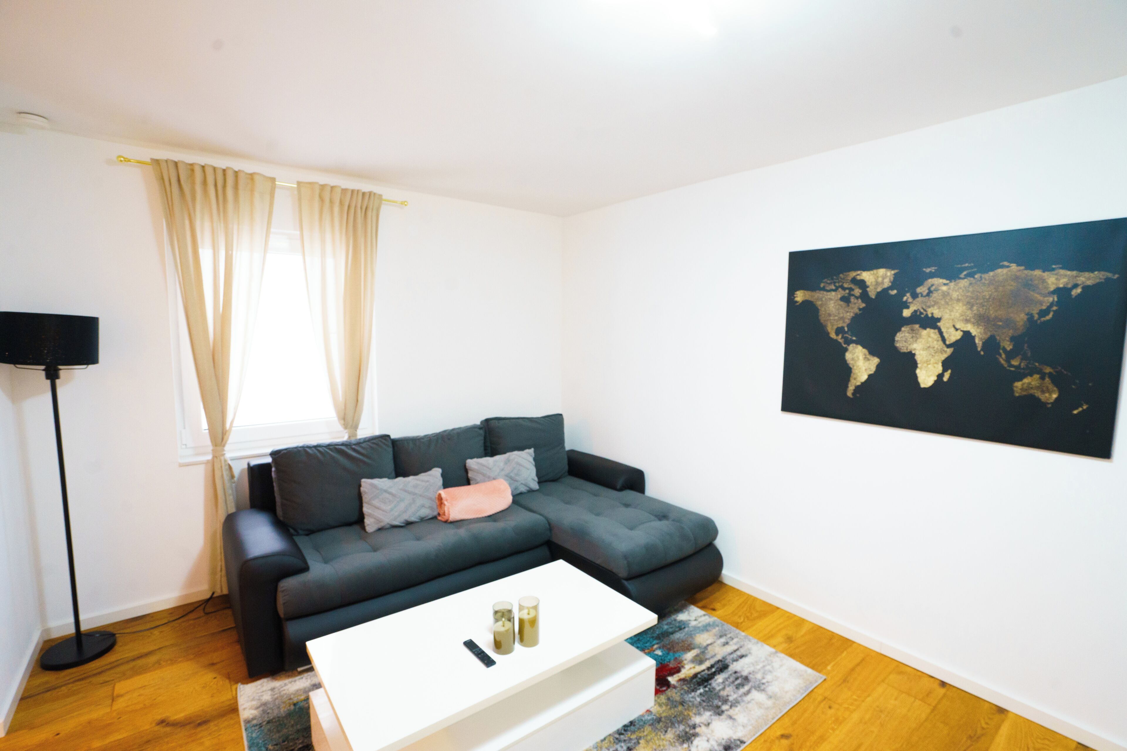 Leilighet – superior | Individuelt innredet, skrivebord og skrivebord for bærbar PC