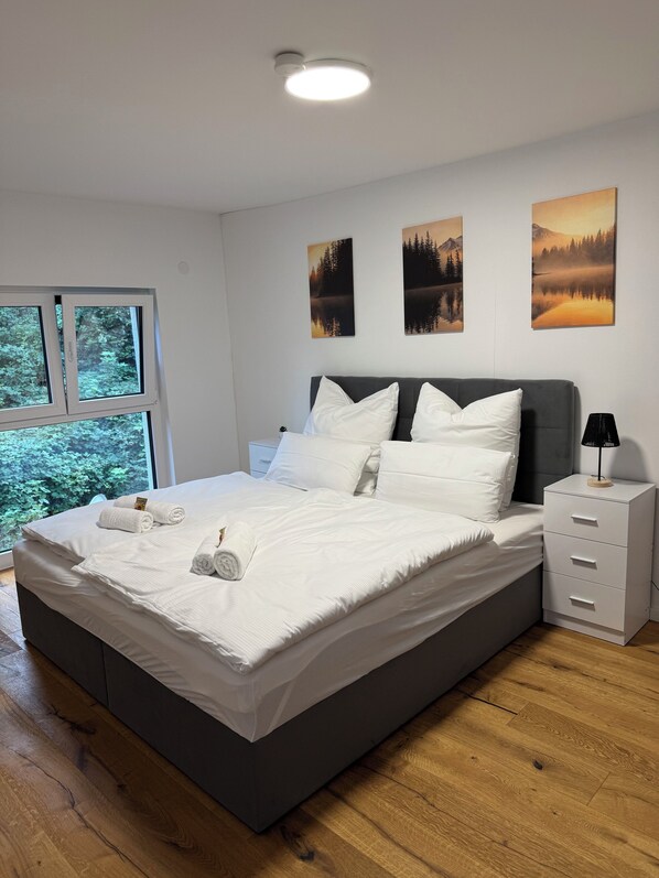 Superior Condo | Individually furnished, desk, laptop workspace, blackout drapes - KC Hostings - Prestige Apartments (Reutlingen)