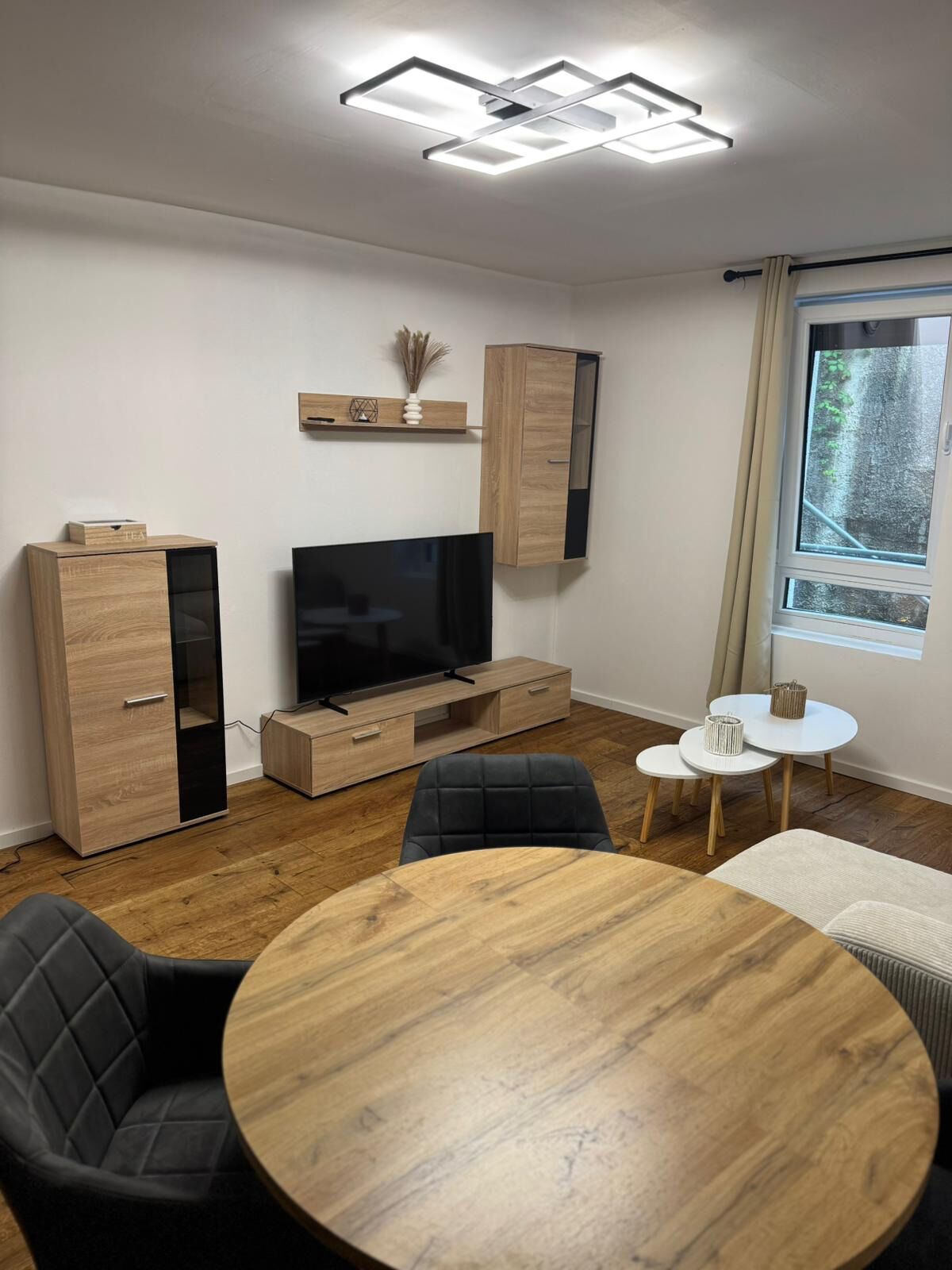 Leilighet – standard | Individuelt innredet, skrivebord og skrivebord for bærbar PC