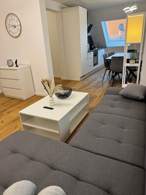 Superior Condo | Living area | Heated floors - KC Hostings - Prestige Apartments (Reutlingen)