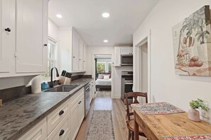 電子レンジ、オーブン、コンロ、食器洗い機