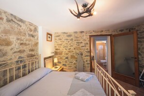 5 soverom, strykejern/-brett, wi-fi og sengetøy