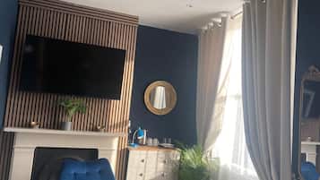 Superior Room, City View | Television