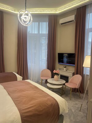 Deluxe Triple Room, City View | In-room safe, blackout drapes, soundproofing, iron/ironing board - Bucharest Downtown Inn (Bucharest)
